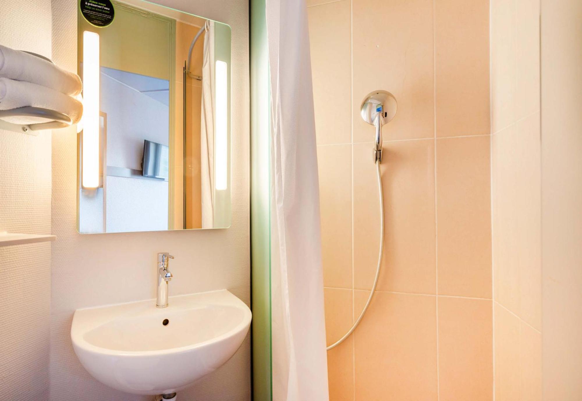 B&B Hotel Nantes Reze St Sebastien แซ็งต์-เซบาสเตียง-ซูร์-ลัวร์ ภายนอก รูปภาพ